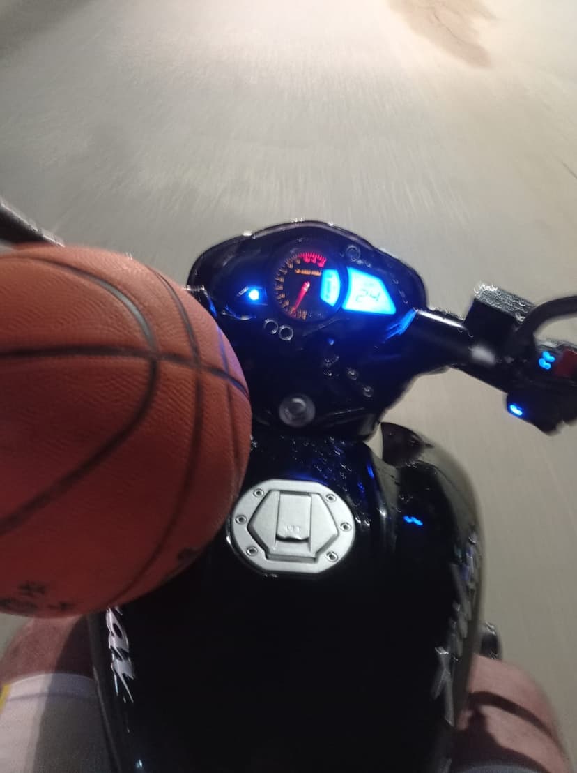 Feliz de camino a la cancha, en mi bebé 🏍️